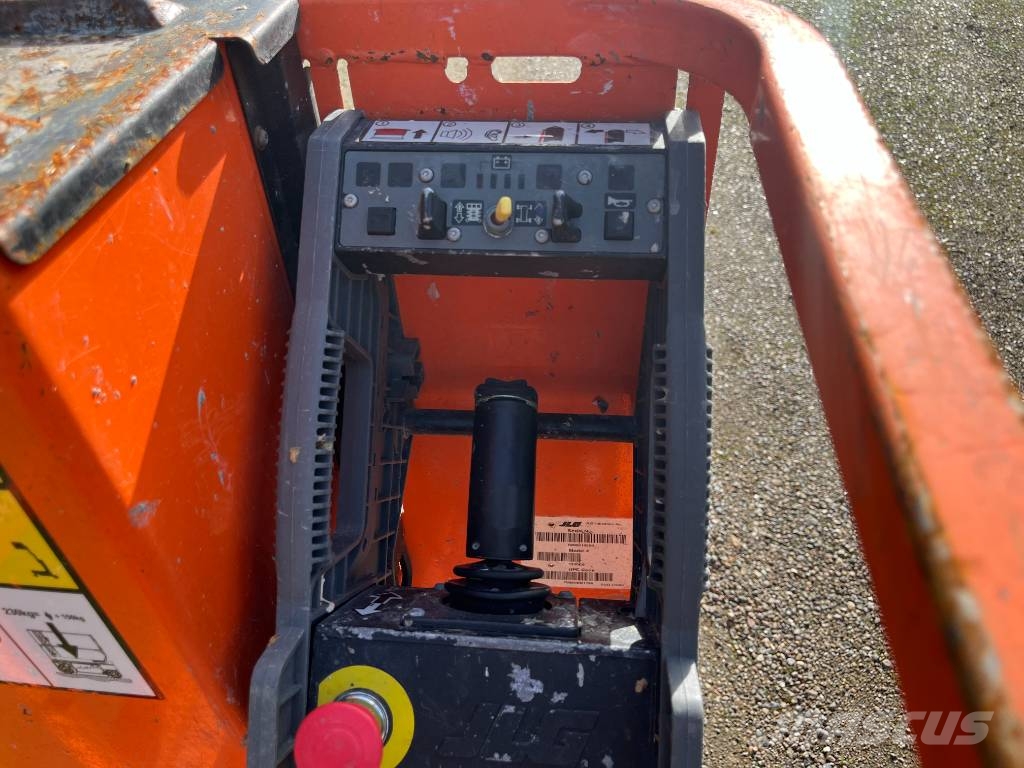 JLG 1230 ES Vertikalna dvigala