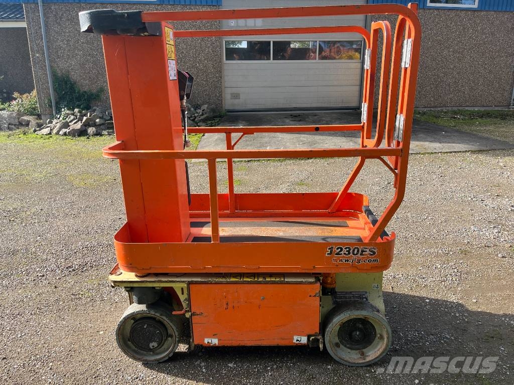 JLG 1230 ES Vertikalna dvigala