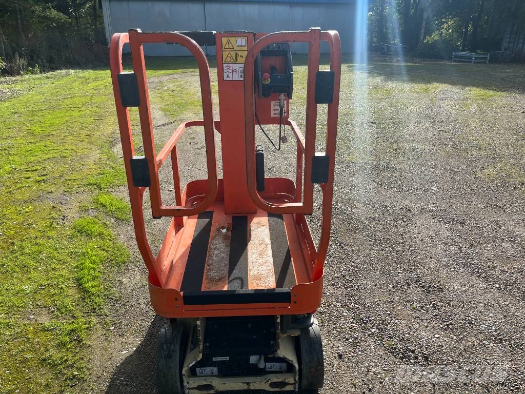 JLG 1230 ES Vertikalna dvigala