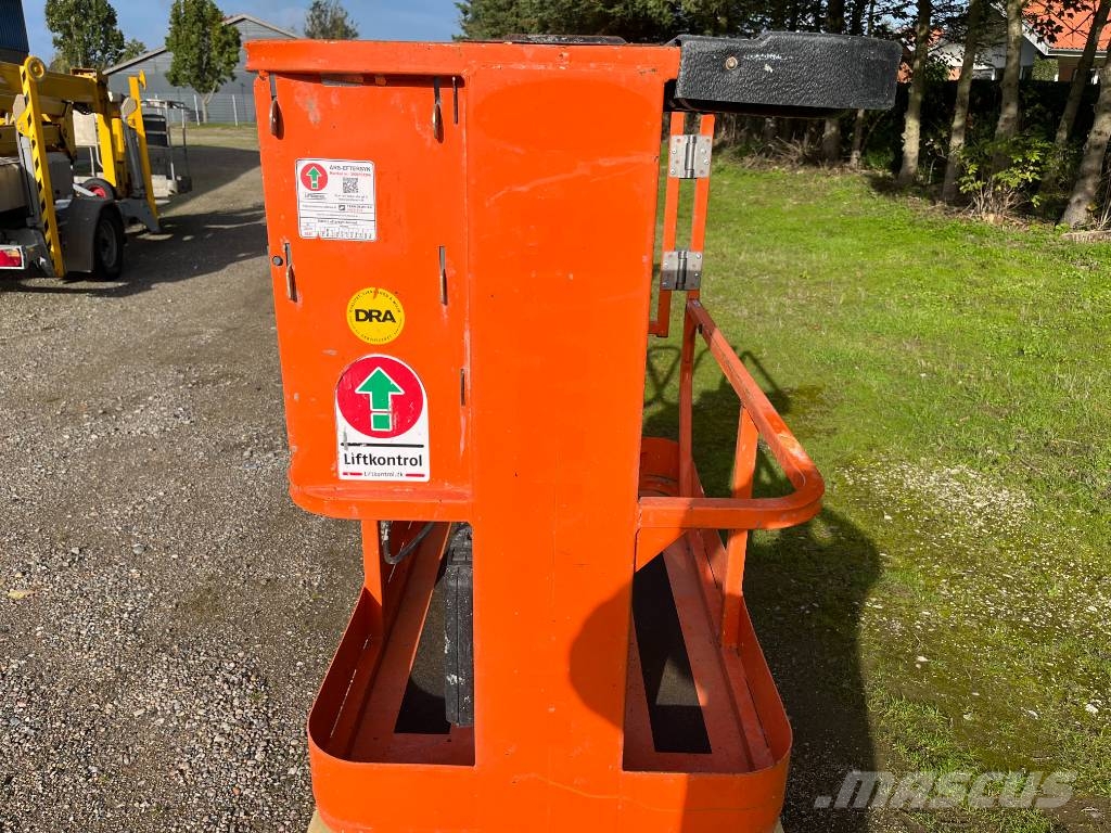 JLG 1230 ES Vertikalna dvigala