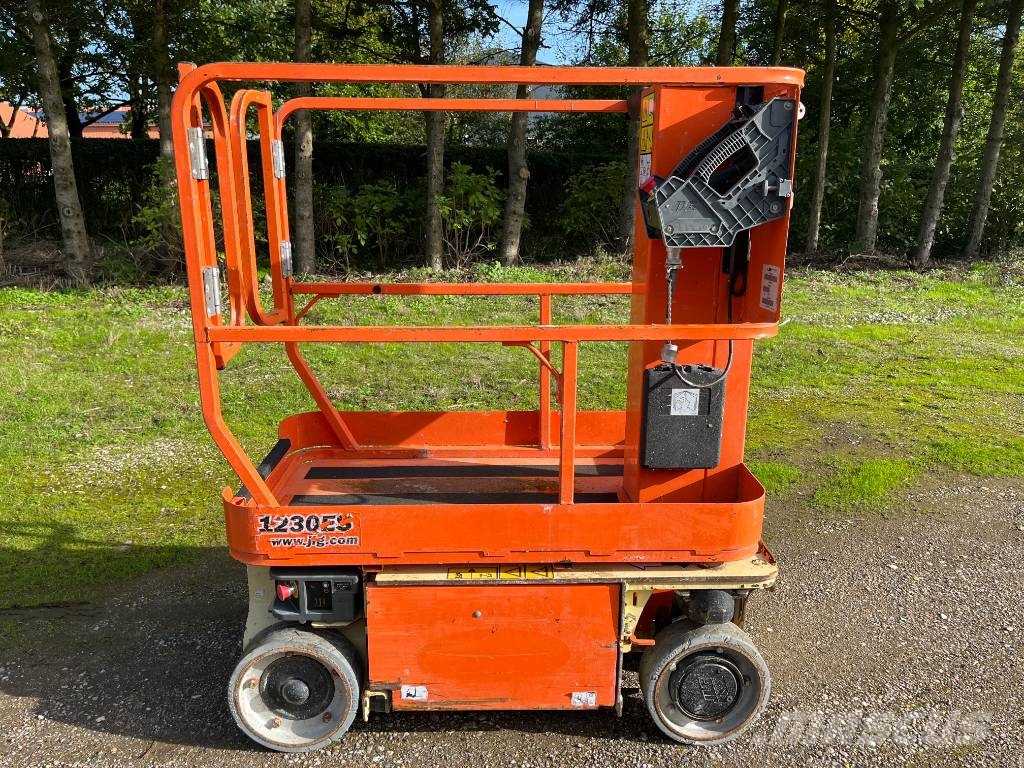 JLG 1230 ES Vertikalna dvigala