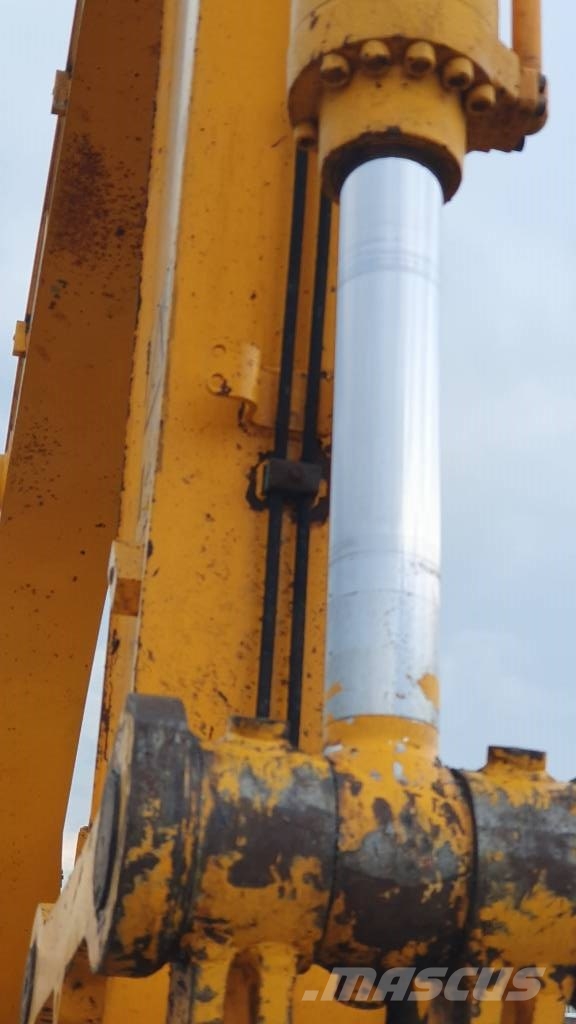 JCB JS 220 LC Escavatori cingolati
