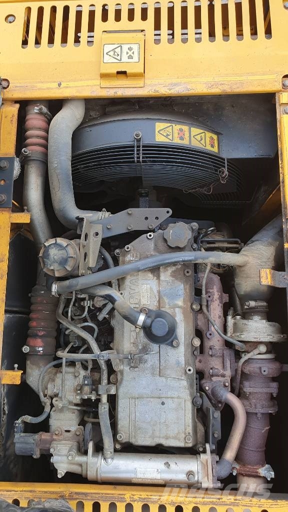 JCB JS 220 LC Escavatori cingolati