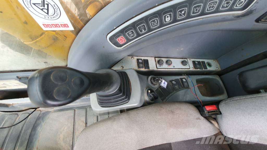 JCB JS 220 LC Escavatori cingolati
