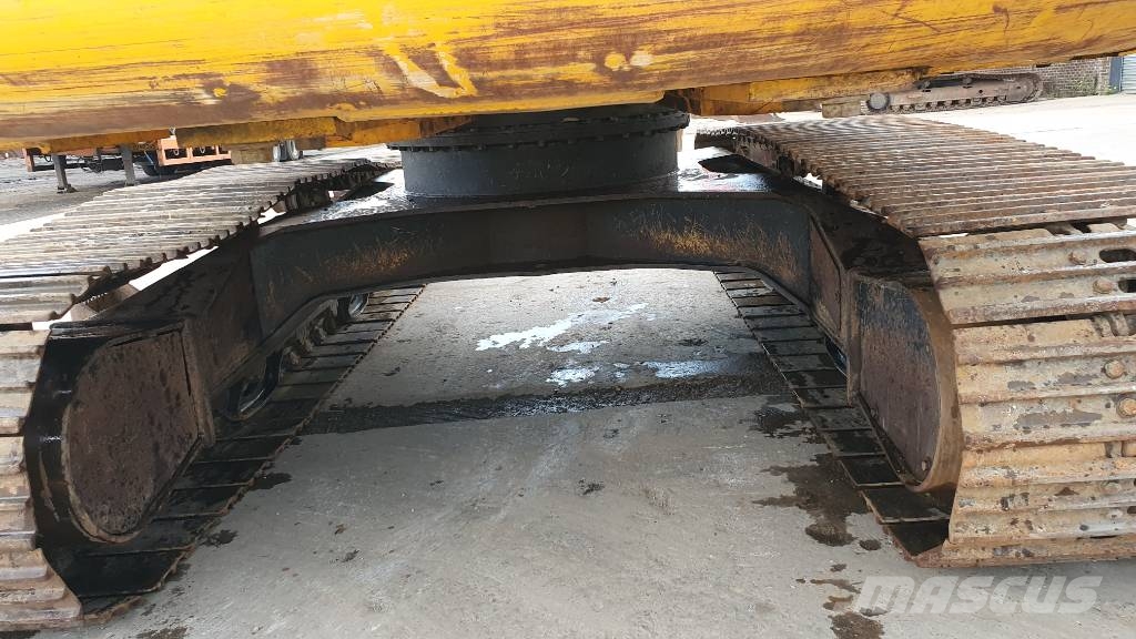 JCB JS 220 LC Escavatori cingolati