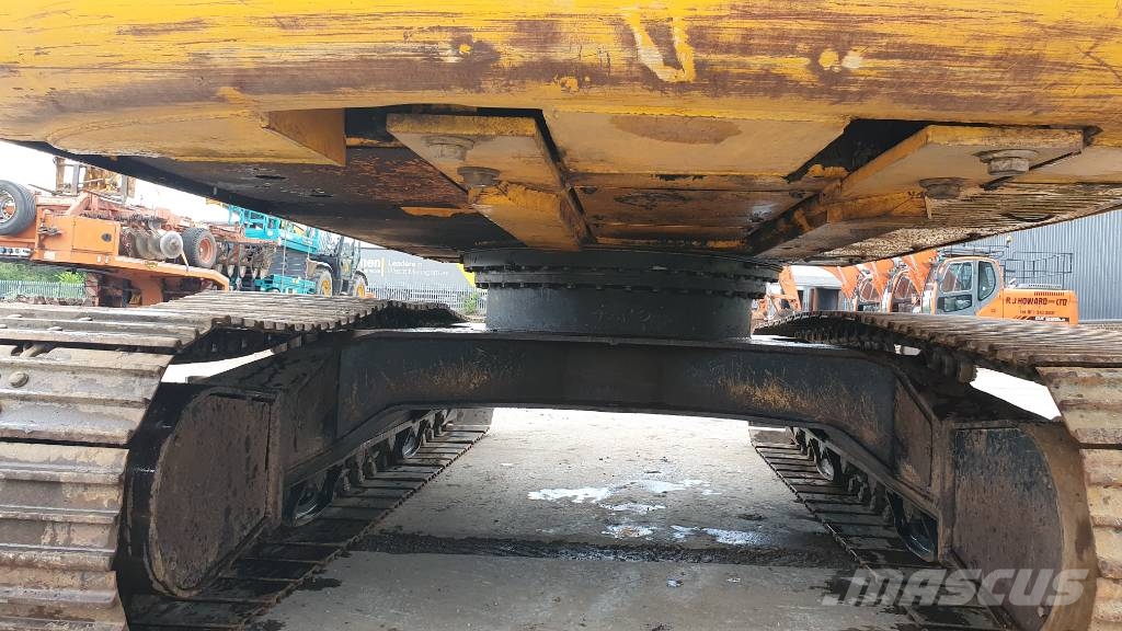 JCB JS 220 LC Escavatori cingolati