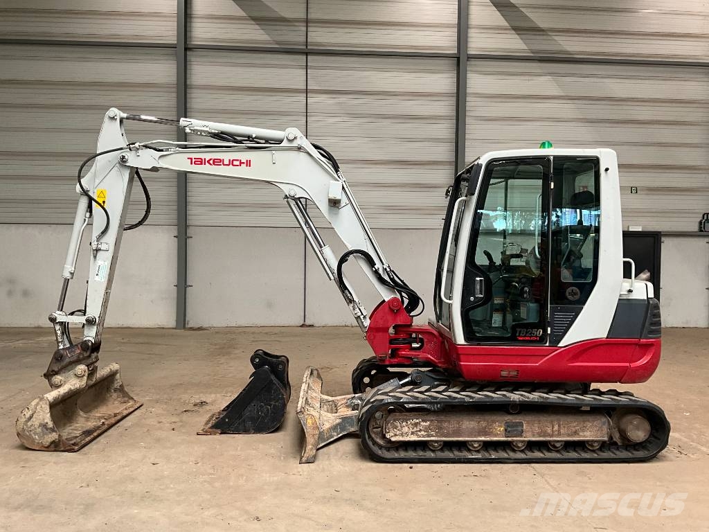 Takeuchi TB 250 Minigravere <7t