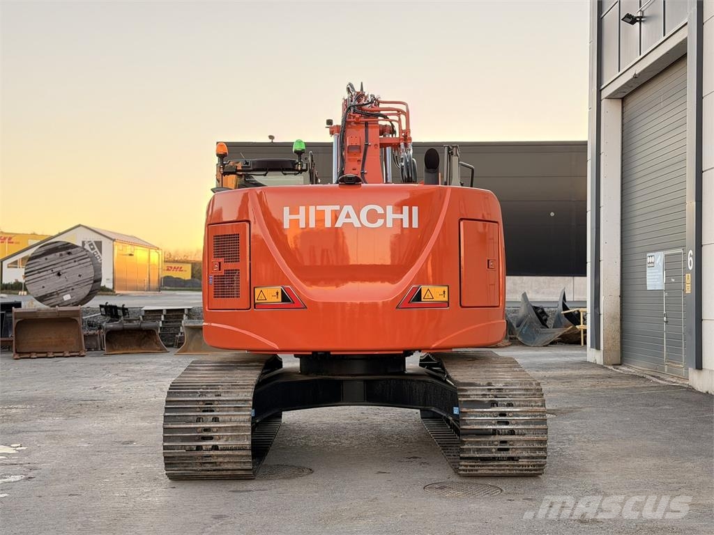 Hitachi ZX225USLC-7 Kāpurķēžu ekskavatori