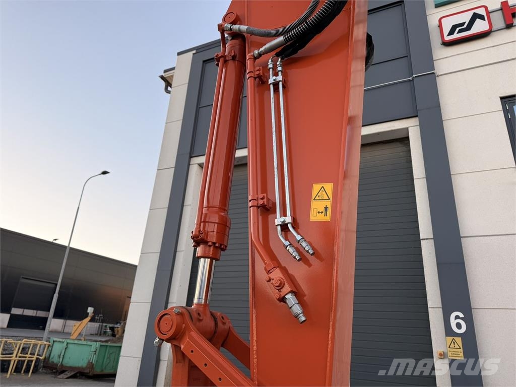 Hitachi ZX225USLC-7 Kāpurķēžu ekskavatori