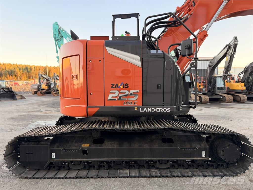 Hitachi ZX225USLC-7 Kāpurķēžu ekskavatori