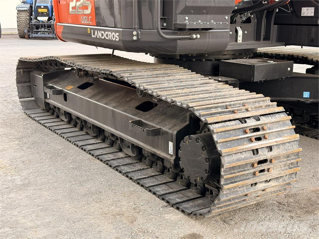 Hitachi ZX225USLC-7 Kāpurķēžu ekskavatori