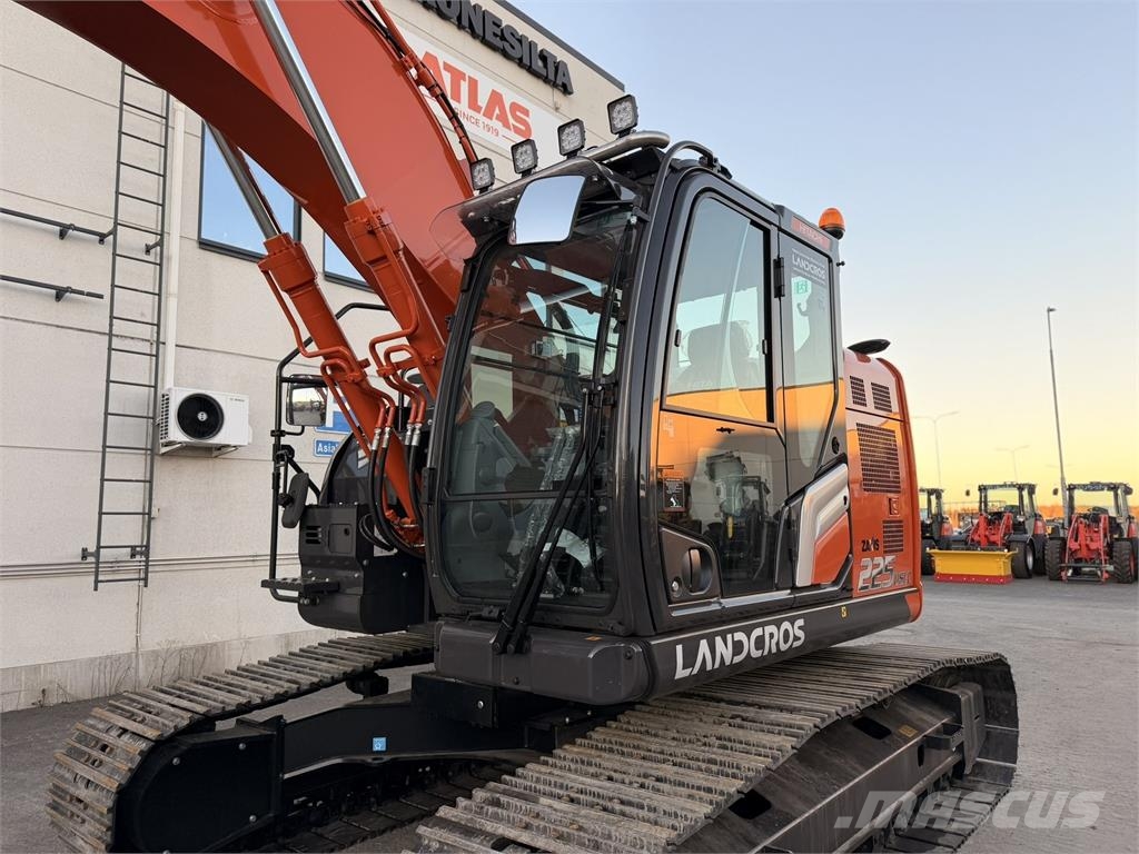 Hitachi ZX225USLC-7 Kāpurķēžu ekskavatori
