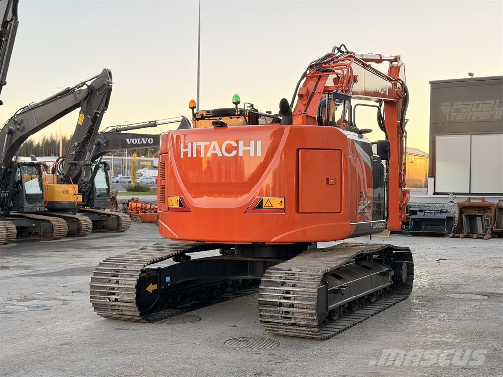 Hitachi ZX225USLC-7 Kāpurķēžu ekskavatori