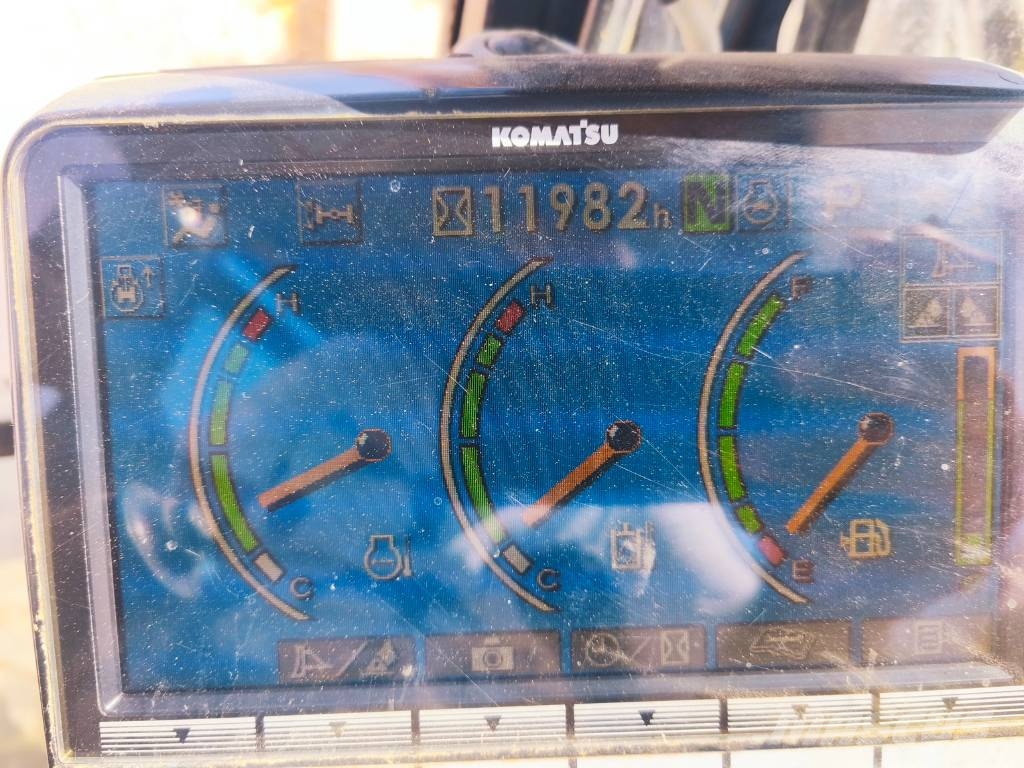 Komatsu PW 118 MR-8 حفارات بعجل