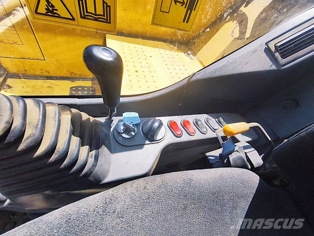 Komatsu PW 118 MR-8 حفارات بعجل