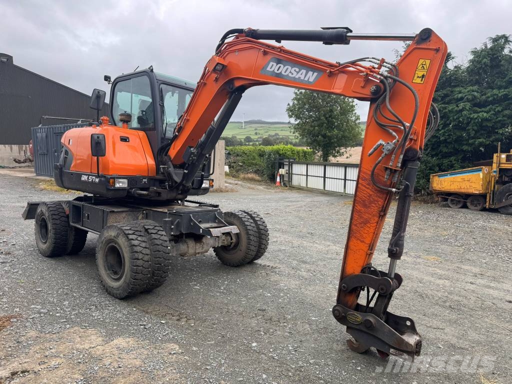 Doosan DX 57 W-7 Pelle sur pneus