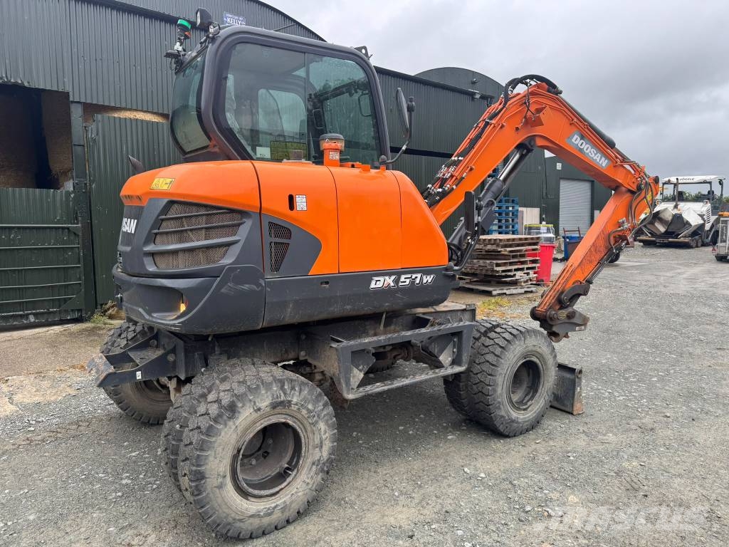 Doosan DX 57 W-7 Pelle sur pneus