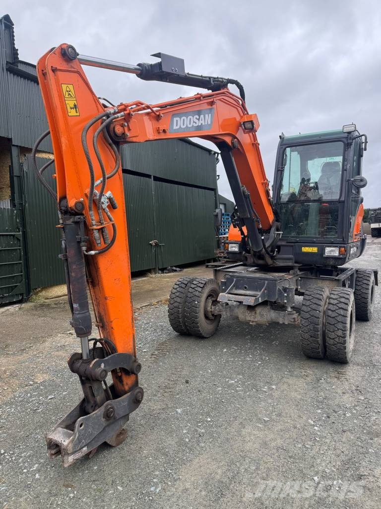 Doosan DX 57 W-7 Pelle sur pneus