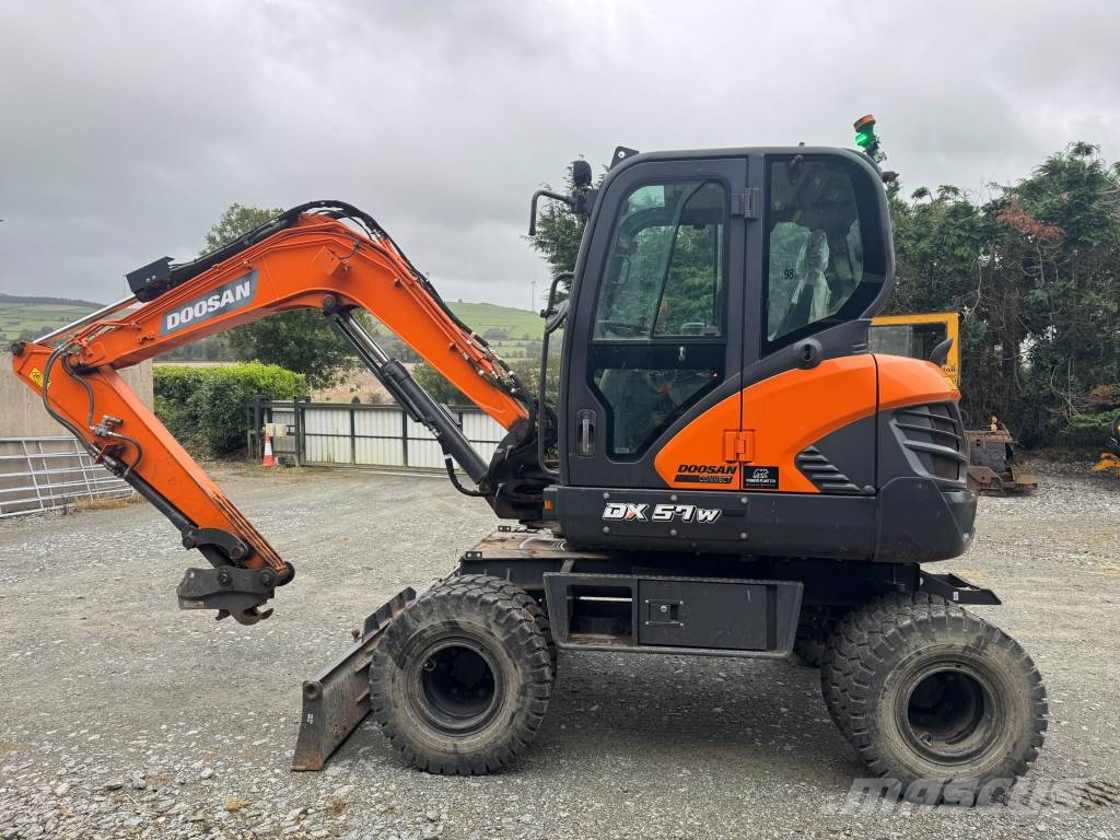 Doosan DX 57 W-7 Pelle sur pneus