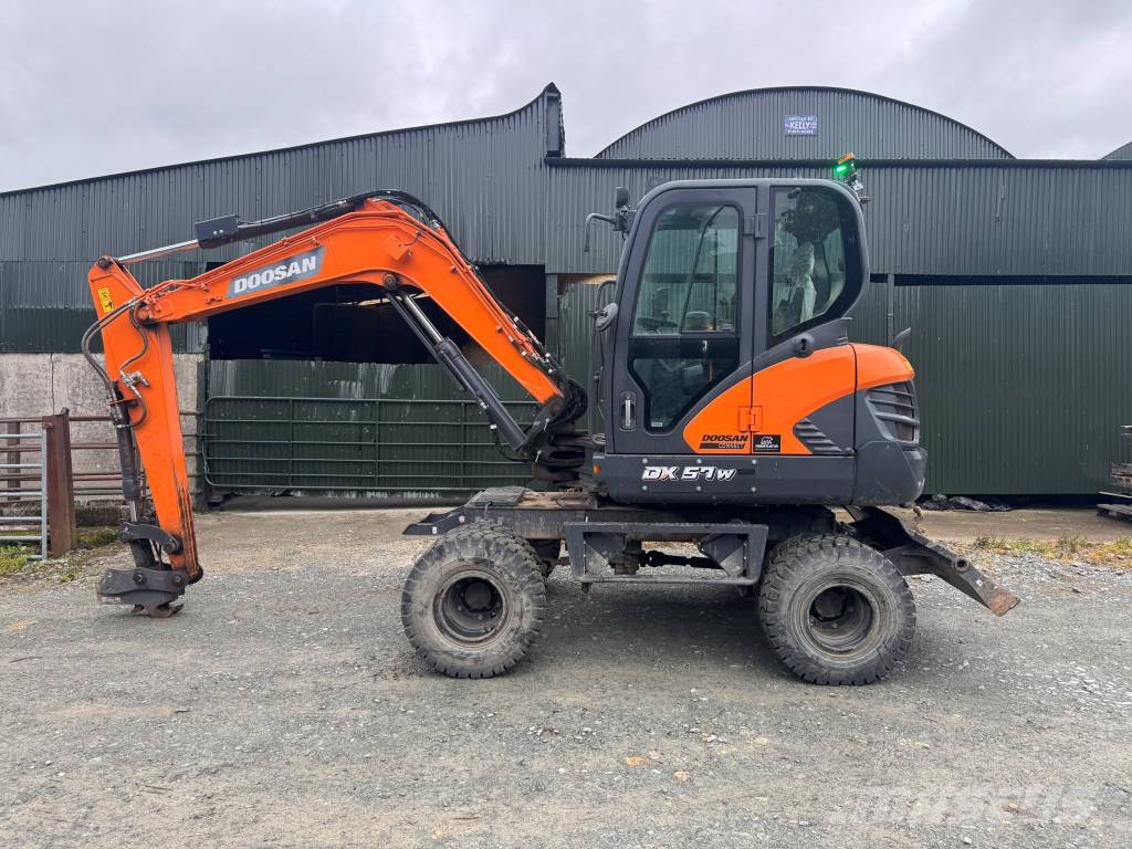 Doosan DX 57 W-7 Pelle sur pneus