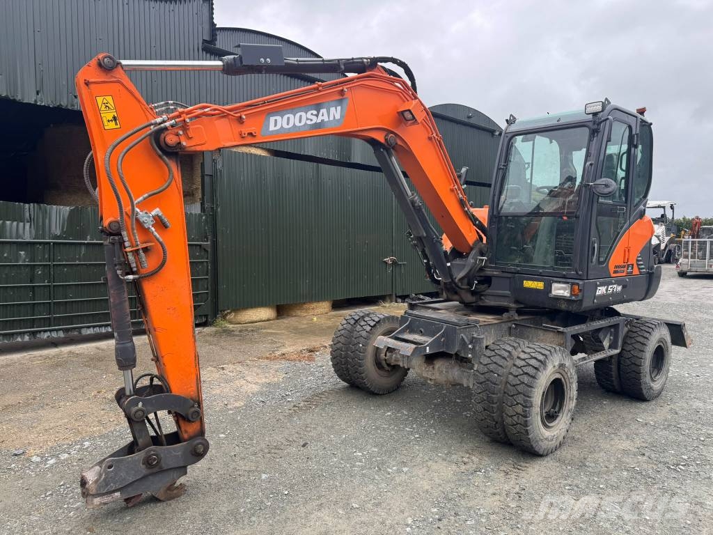 Doosan DX 57 W-7 Pelle sur pneus