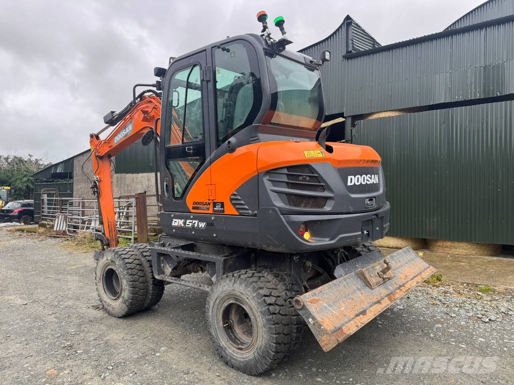 Doosan DX 57 W-7 Pelle sur pneus