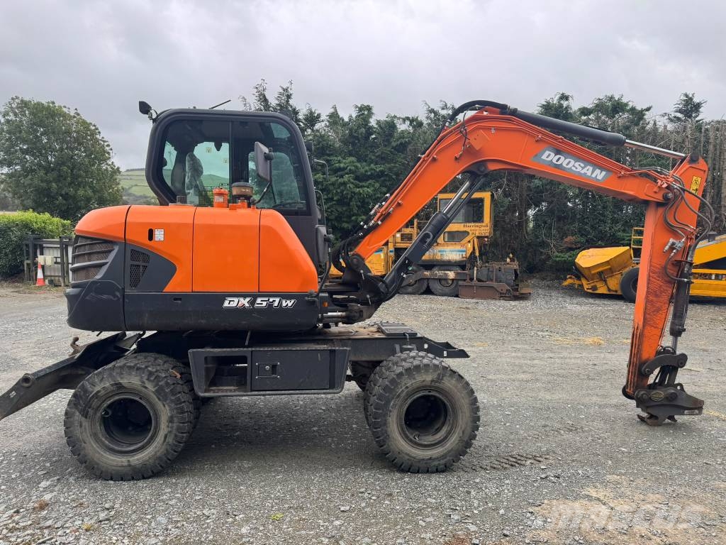 Doosan DX 57 W-7 Pelle sur pneus