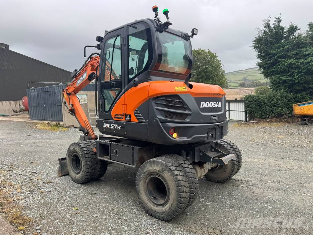 Doosan DX 57 W-7 Pelle sur pneus