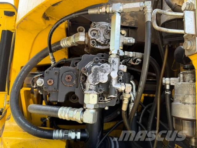 New Holland E 140 C SR حفارات زحافة