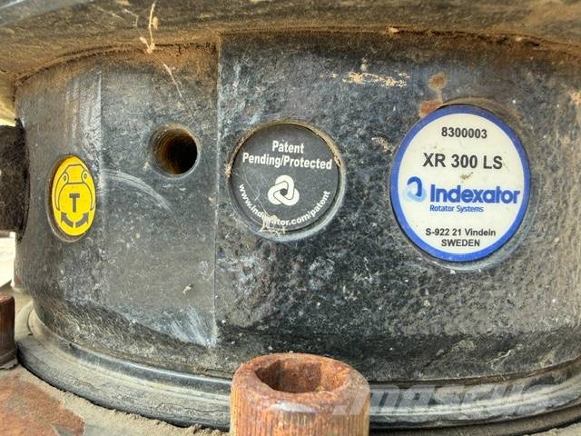 New Holland E 140 C SR حفارات زحافة