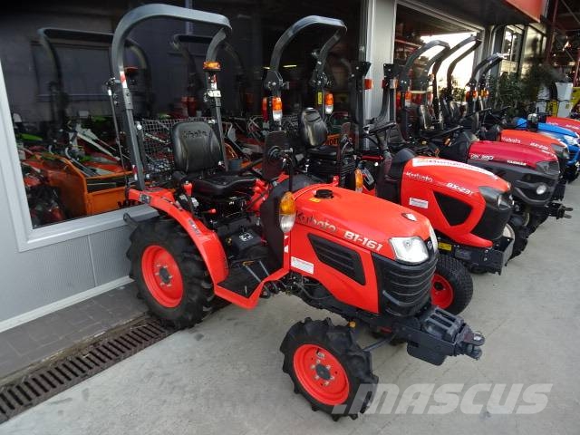 Kubota B1161 جرارات مدمجة