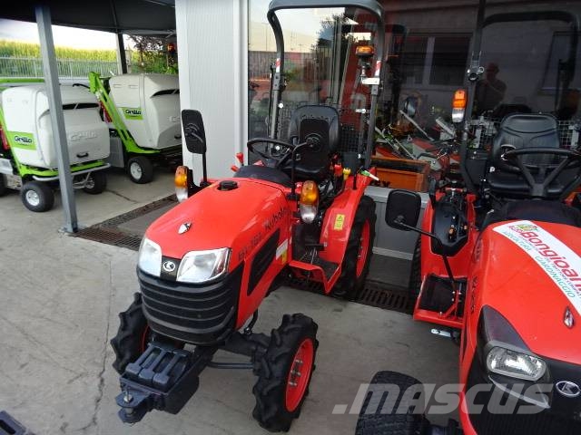 Kubota B1161 جرارات مدمجة