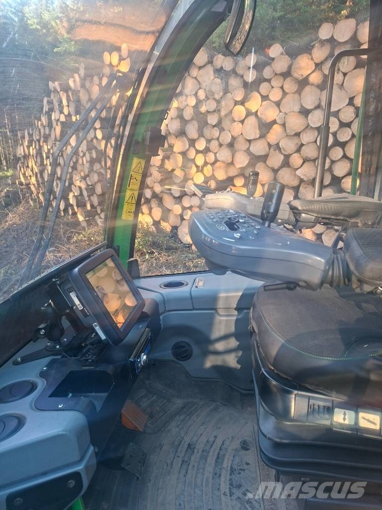 John Deere 1010 E Forwarders