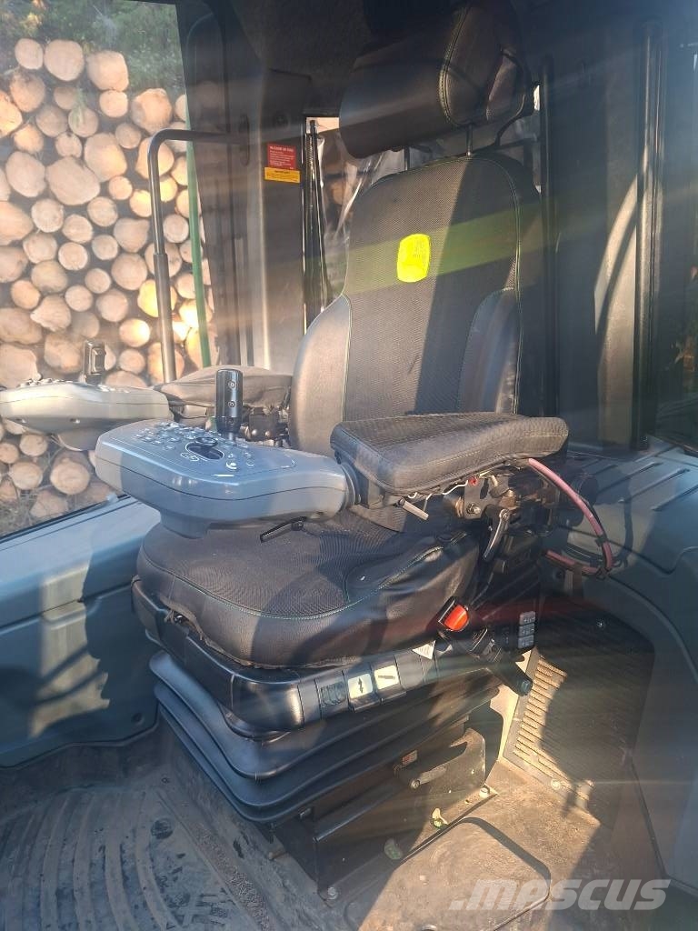 John Deere 1010 E Forwarders