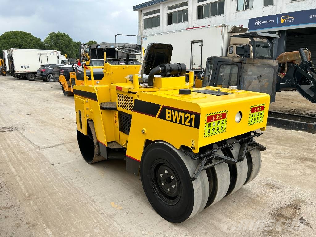 Bomag BW 121 AC Rouleaux monocylindre