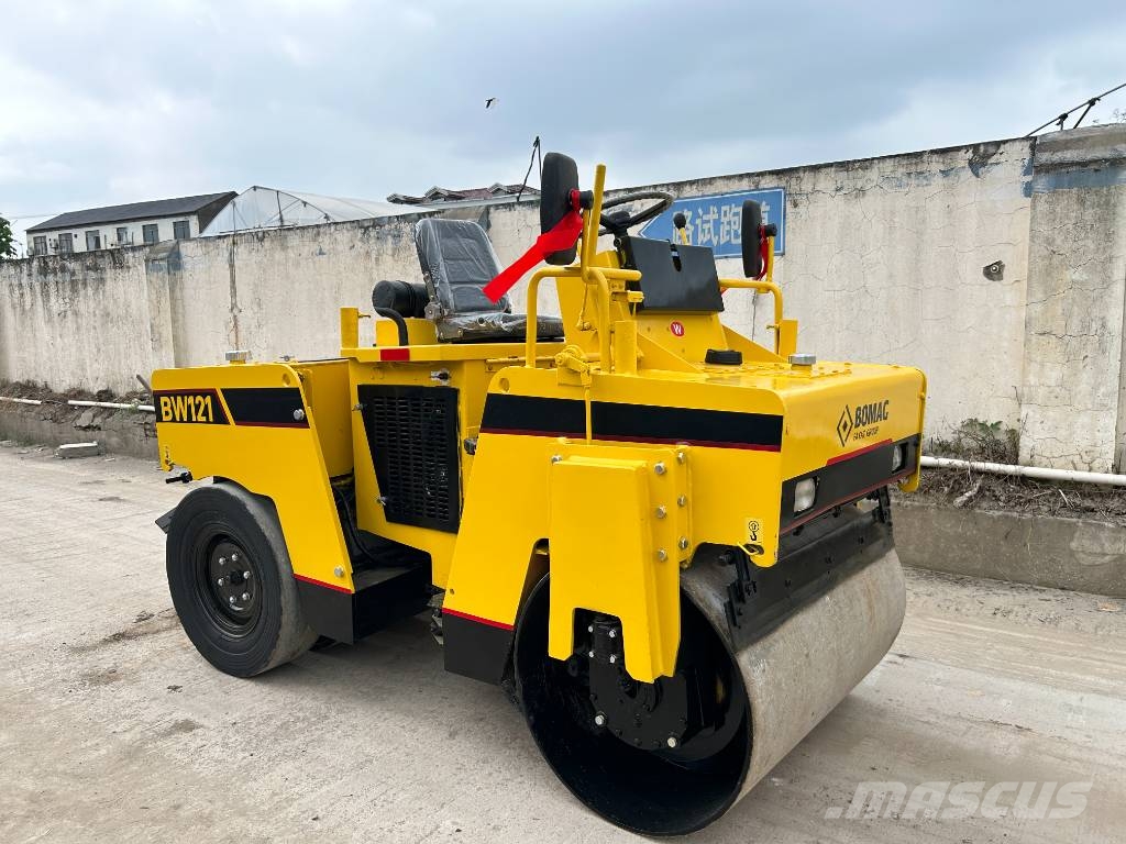 Bomag BW 121 AC Rouleaux monocylindre