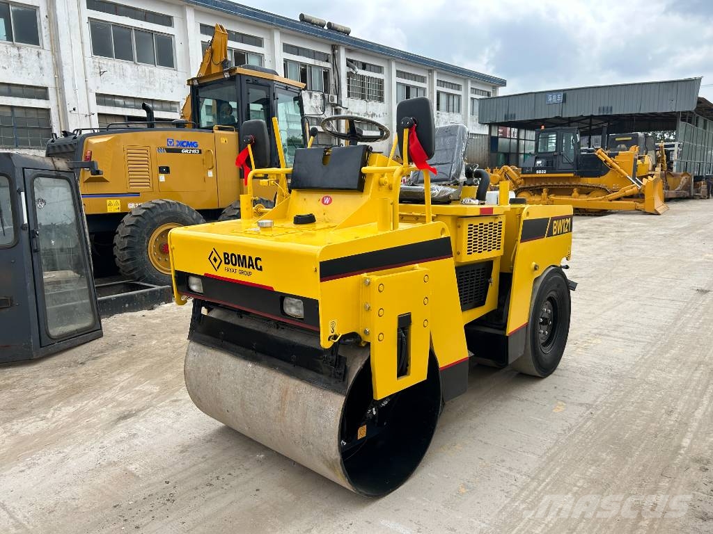 Bomag BW 121 AC Rouleaux monocylindre