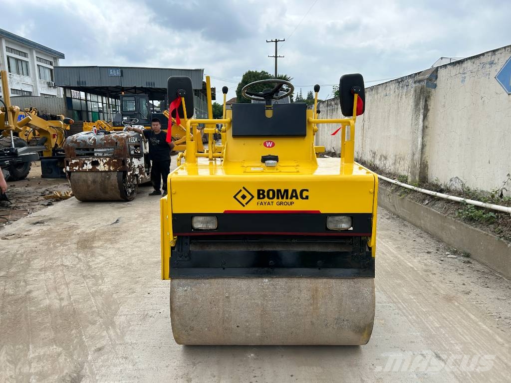 Bomag BW 121 AC Rouleaux monocylindre