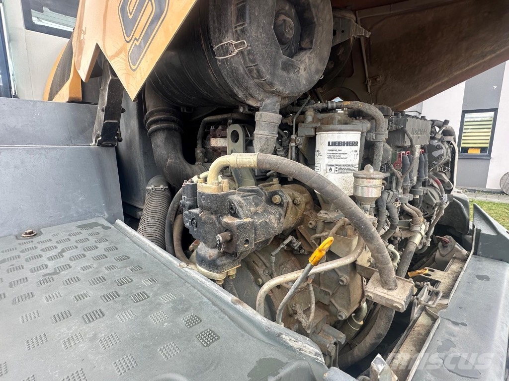 Liebherr L 556 لوادر بعجل