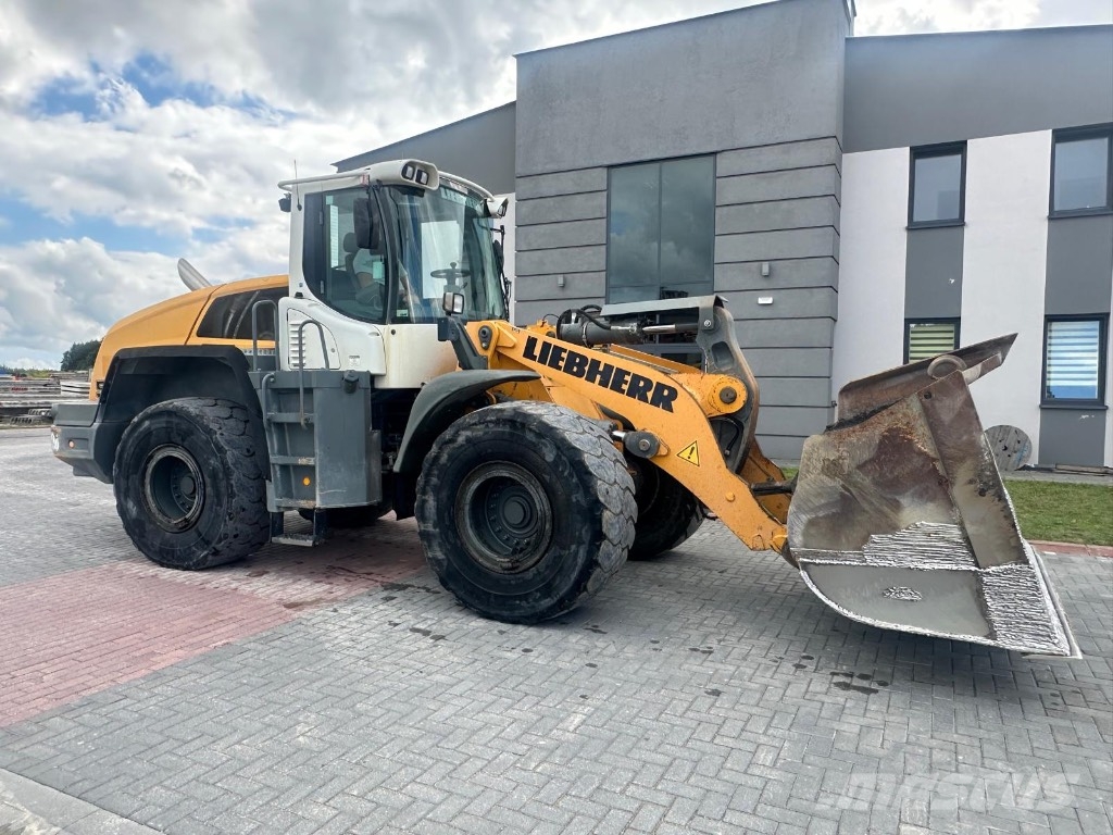 Liebherr L 556 لوادر بعجل