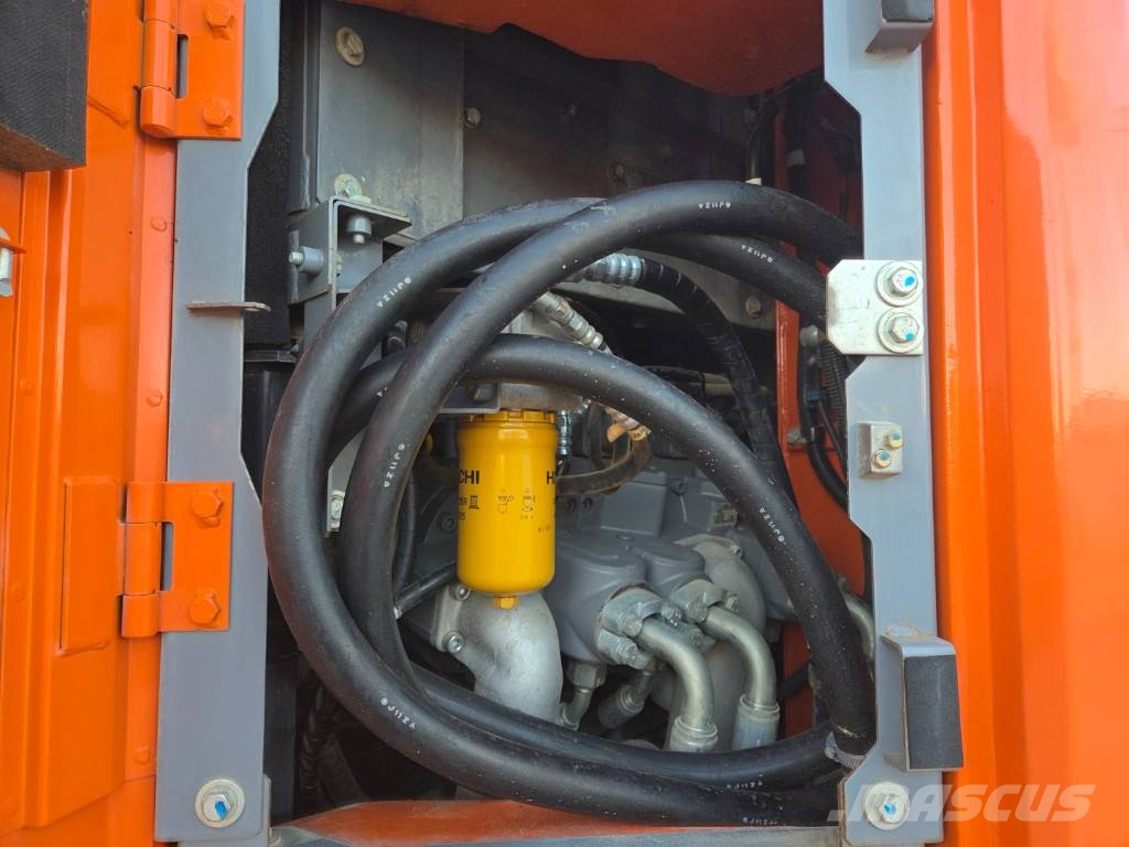 Hitachi ZX 225 US LC-6 Excavadoras de cadenas