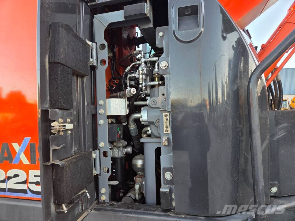 Hitachi ZX 225 US LC-6 Excavadoras de cadenas
