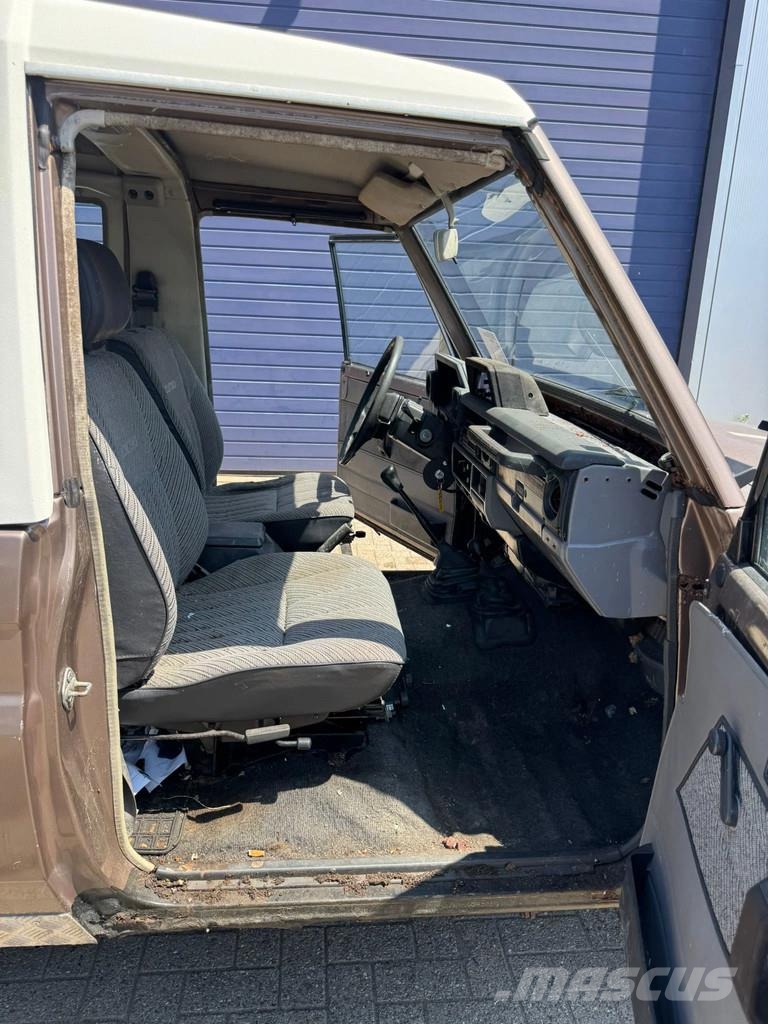 Toyota Land Cruiser **LANDCRUISER + HARDTOP** مركبات عابرة البلاد