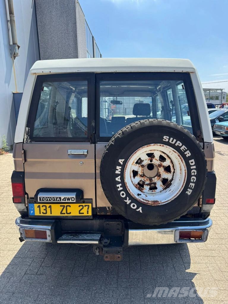 Toyota Land Cruiser **LANDCRUISER + HARDTOP** مركبات عابرة البلاد