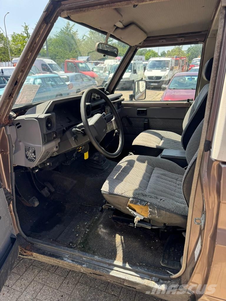 Toyota Land Cruiser **LANDCRUISER + HARDTOP** مركبات عابرة البلاد