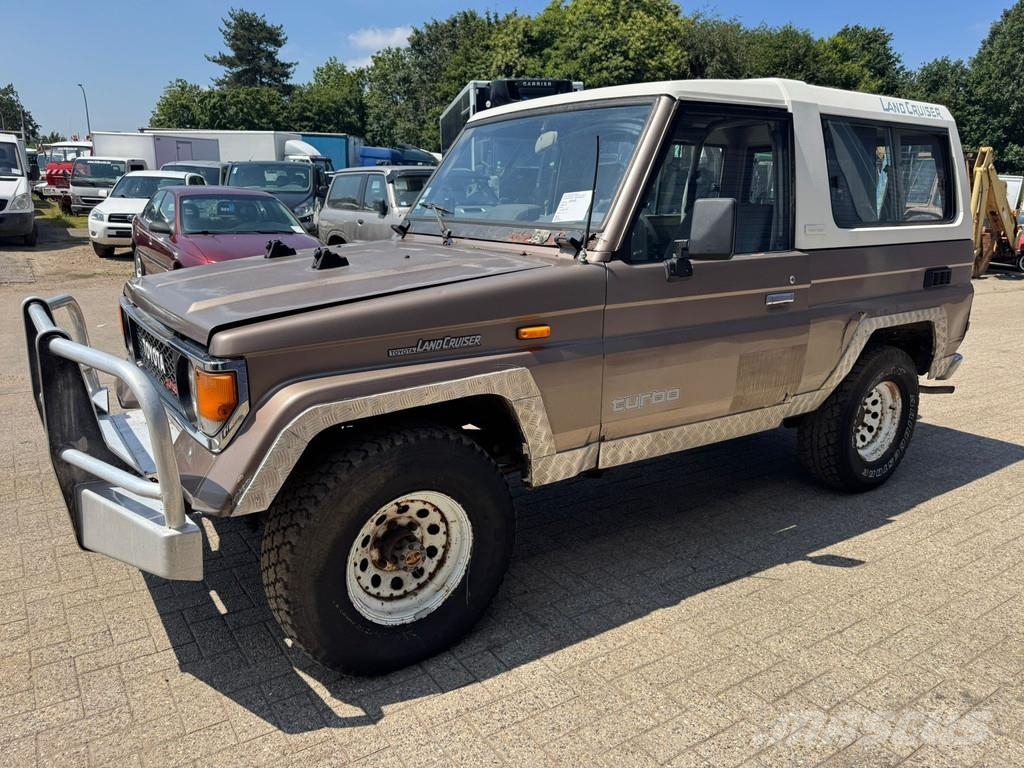 Toyota Land Cruiser **LANDCRUISER + HARDTOP** مركبات عابرة البلاد