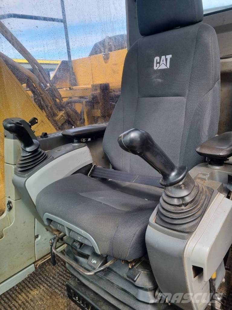 CAT 318 E L Lánctalpas kotrók