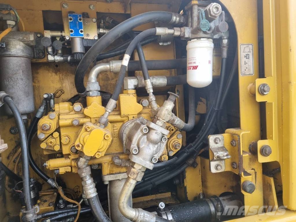 CAT 318 E L Lánctalpas kotrók