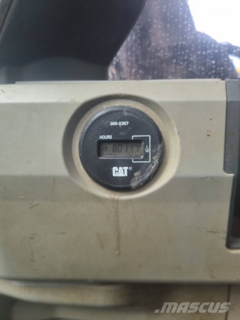 CAT 318 E L Lánctalpas kotrók