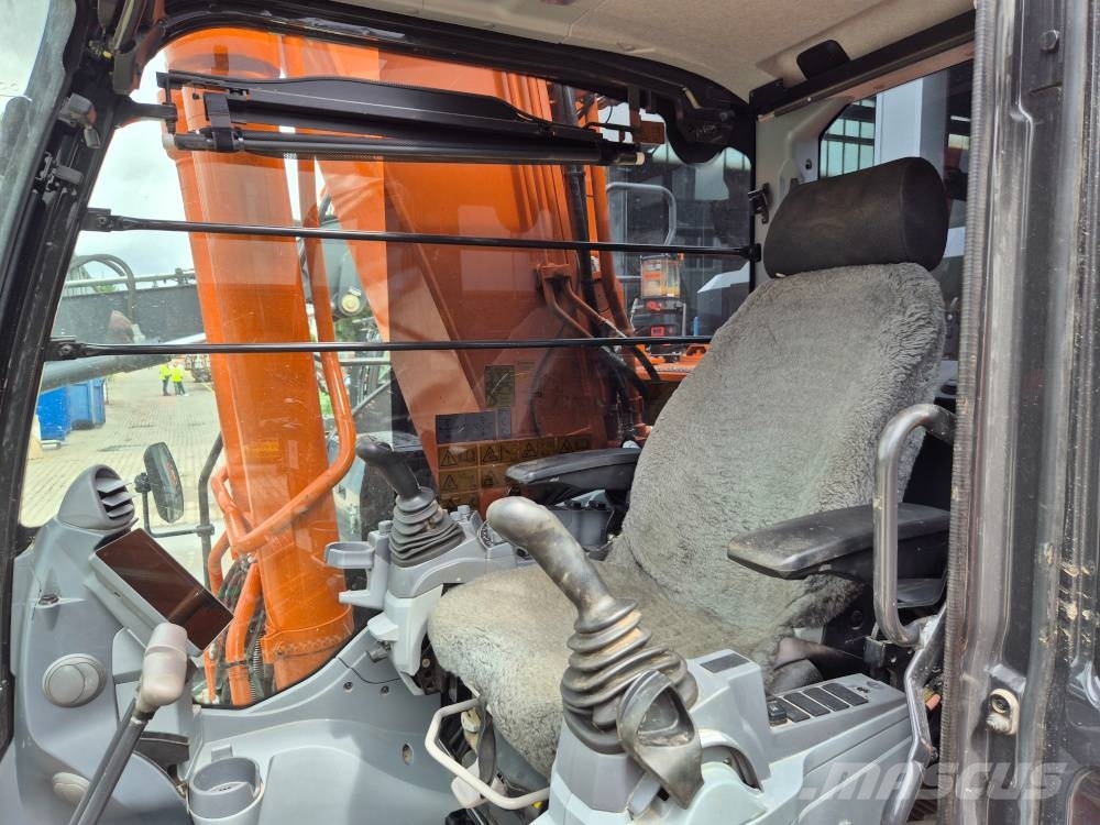 Hitachi ZX 300 LCN-7 Raupenbagger